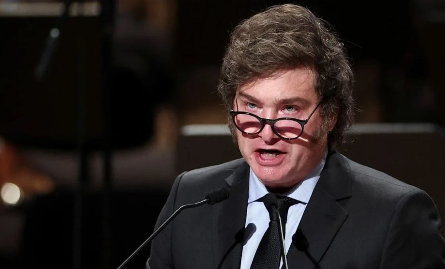 Milei volvió a respaldar a Adorni: "Ni en p... se va, estoy tranquilo"