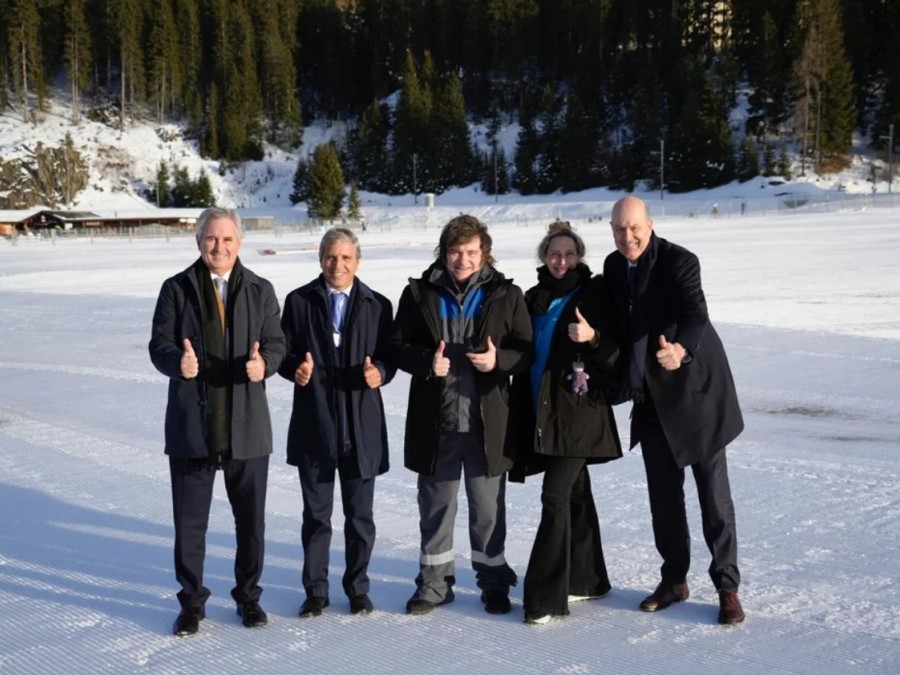 Un discurso moderado y nuevos gestos de alineamiento con Estados Unidos: el paso de Milei por Davos