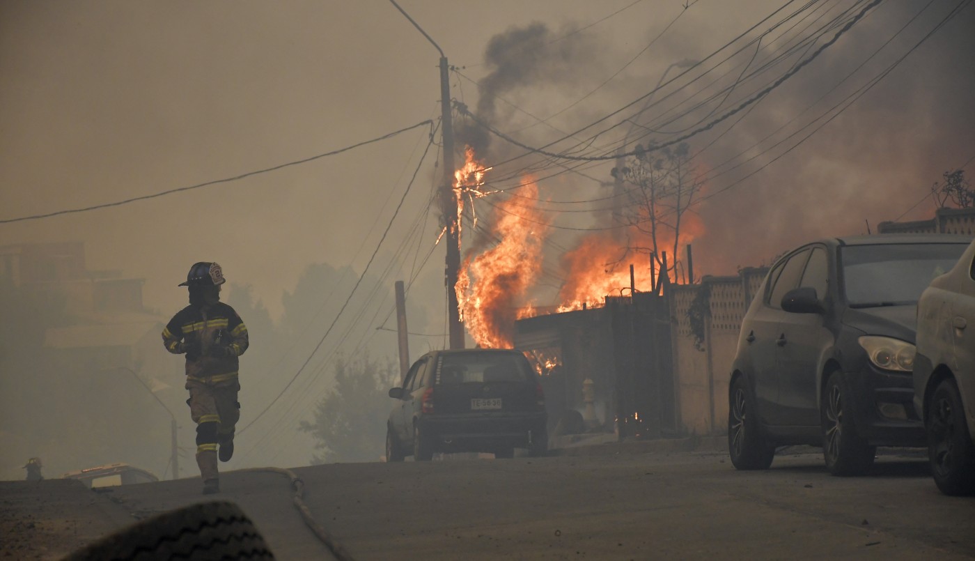 Chile: al menos 16 muertos en un feroz incendio que lleva más de 10.000 hectáreas quemadas | Internacionales