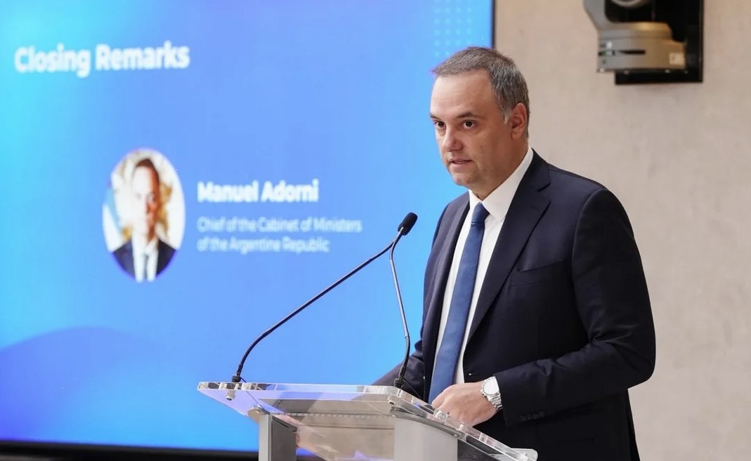 “La palabra no debió ser ‘deslomarse’”: el pedido de disculpas de Adorni | Política