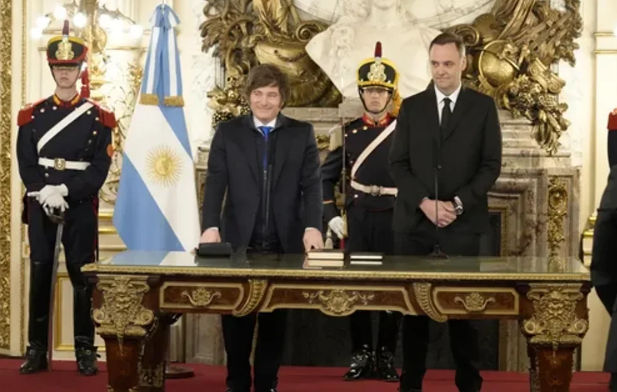 El apoyo de Milei a Adorni: “Muchas cosas que se dicen no tienen ni el más mínimo sentido” | Política