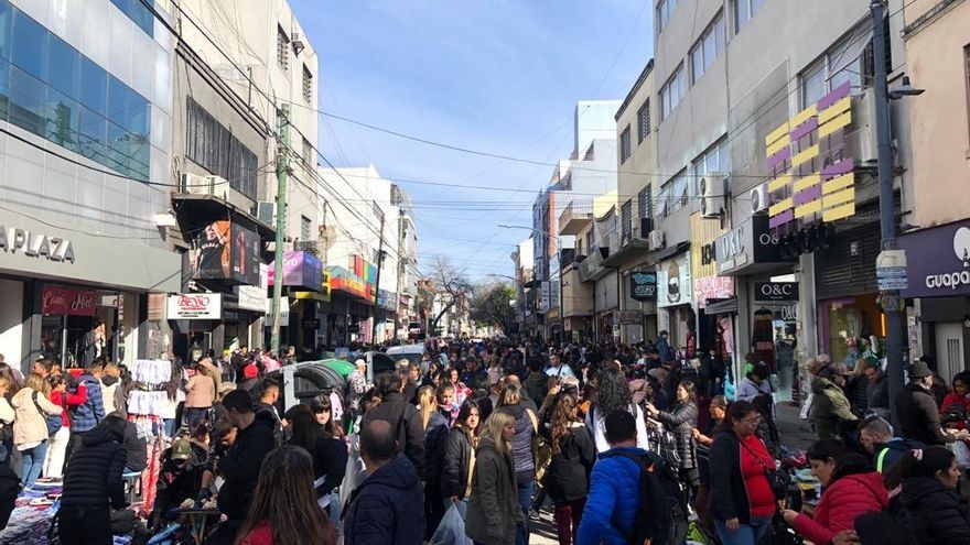 Industria en crisis: caen las ventas de indumentaria y aumentan los despidos | Economía