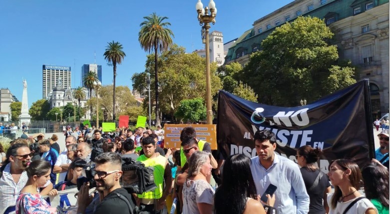 Familiares de personas con discapacidad reclaman deudas en el Programa Incluir Salud y PAMI | Actualidad