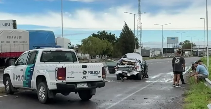Tragedia en la Ruta 9: murió una mujer tras el choque de un camión contra un auto detenido en la banquina | Actualidad