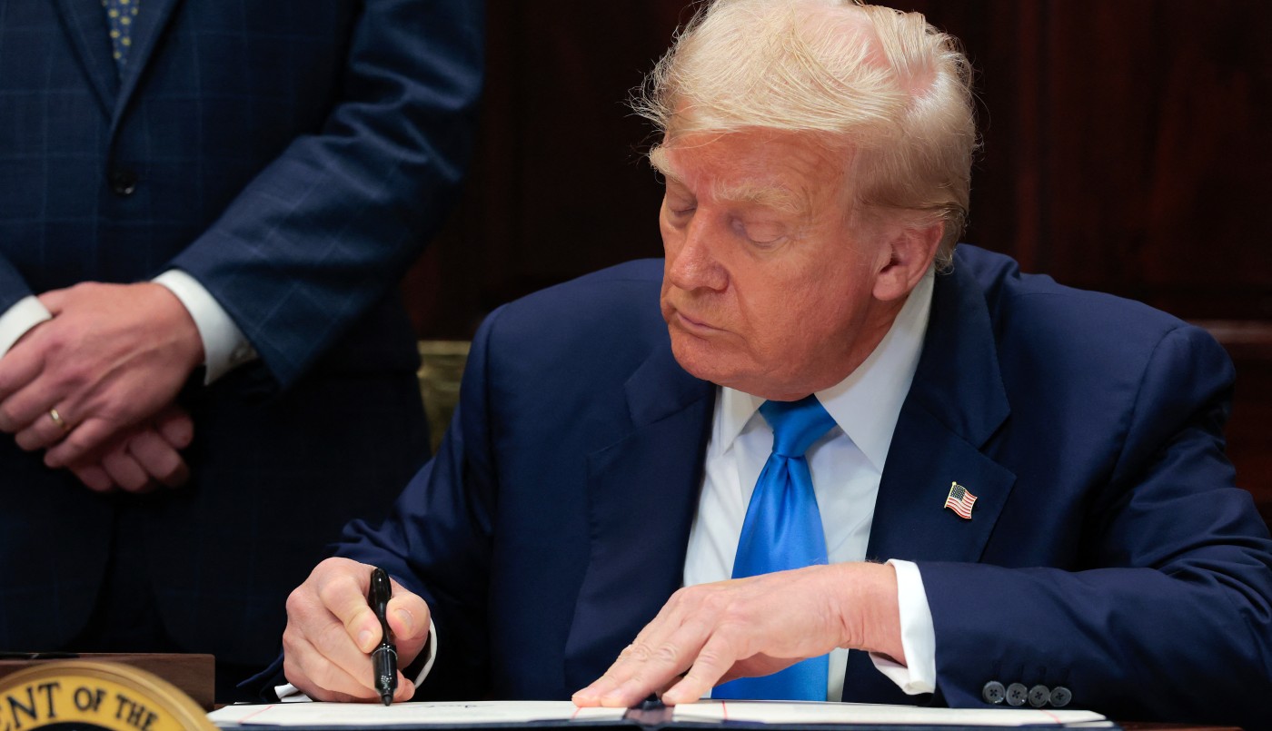 “Se están asfixiando como un cerdo relleno”: Trump no levantará el bloqueo hasta que Irán negocie su programa nuclear | Internacionales