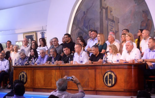 La CGT vuelve a mostrar músculo en una marcha por el Día del Trabajador | Política