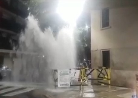 Se rompió un caño de agua en Recoleta: corte y demoras | Actualidad