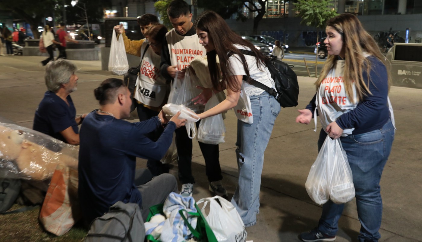 "Plato Caliente": Voluntarios de la UBA entregarán alimentos a personas en situación de calle | Actualidad