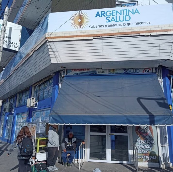 Son cinco las clínicas clausuradas y dos farmacias detrás de la red de falsos médicos de Argentina Salud | Actualidad