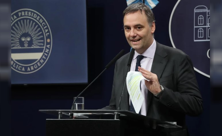 Adorni negó censura al periodismo y esquivó preguntas sobre sus viajes y la compra de inmuebles | Política