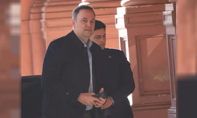 Adorni comparte abogado con la familia del jubilado que recibió un millón de dólares del caso $LIBRA | Política