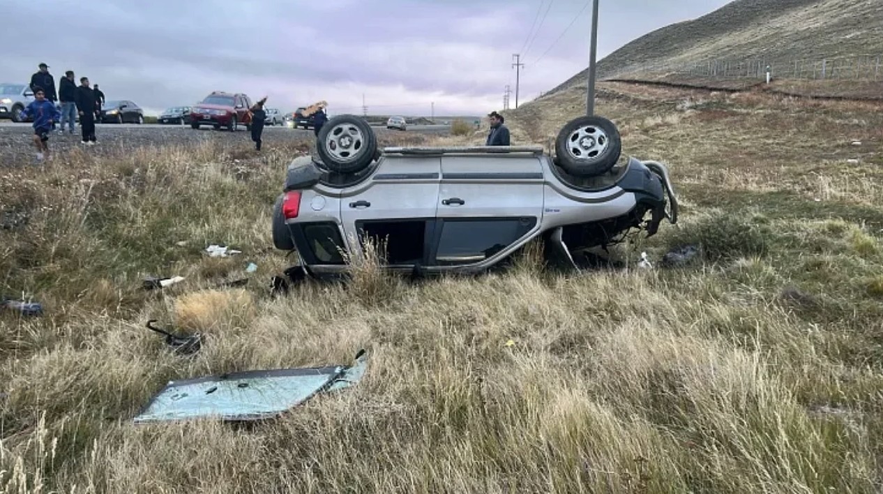 Tragedia en la Ruta 40: murió un chico de 13 años y ya son dos las víctimas del vuelco | Actualidad
