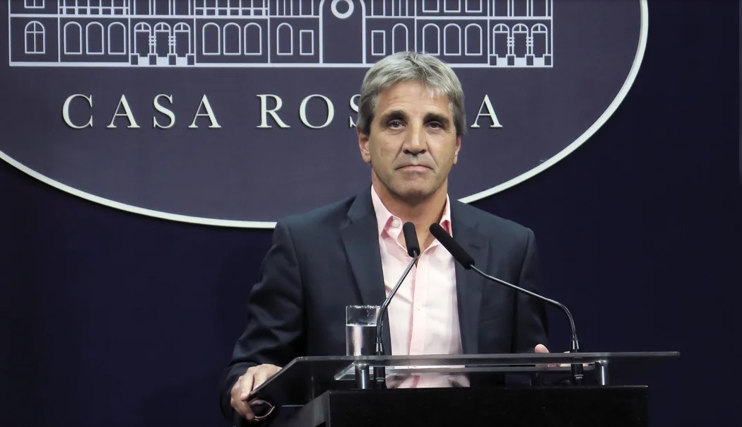Caputo atribuyó el sobreendeudamiento de personas a las falsas expectativas de devaluación | Economía
