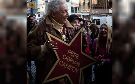 Pepe Cibrián fue homenajeado en la avenida Corrientes con su propia estrella | Espectáculos