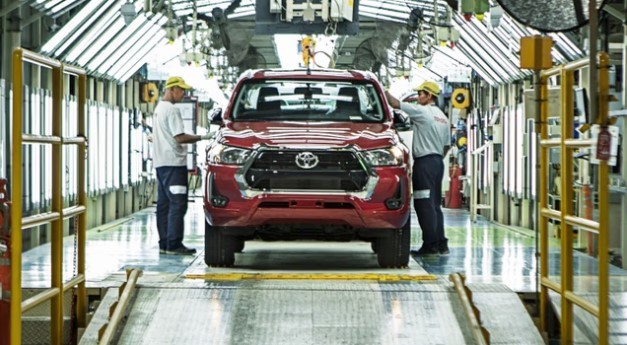 Por la presión de los autos chinos, las automotrices congelan precios en Argentina | Economía