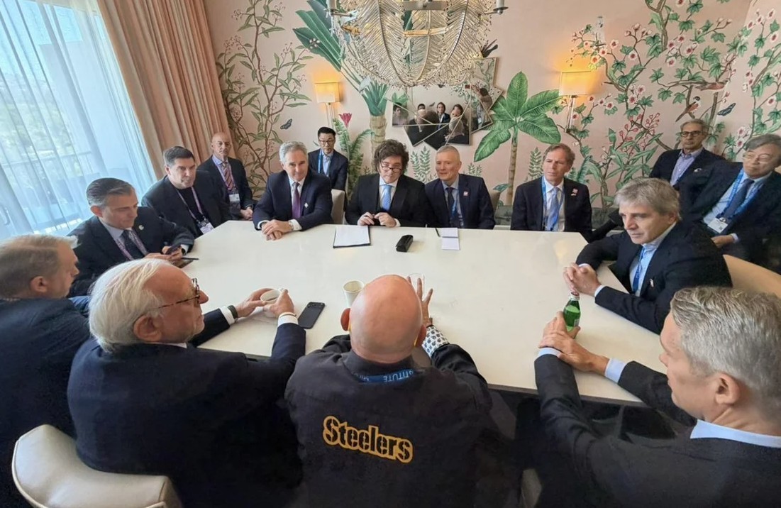 Milei se reunió con grandes inversores en Los Ángeles para potenciar la llegada de capitales | Política