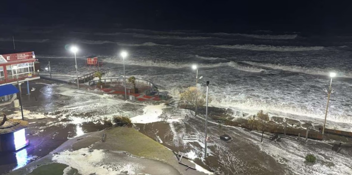 El potente ciclón extratropical devasta la Costa bonaerense con olas de siete metros | Actualidad