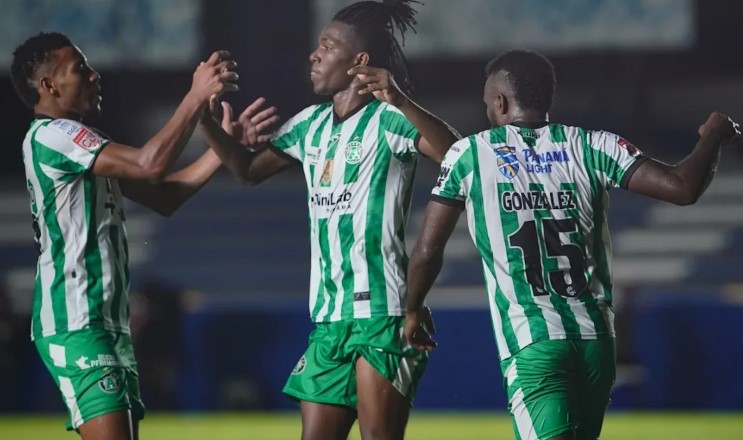 Escándalo en Panamá: un jugador abandonó el partido y denunció a su arquero por arreglo de resultados | Deportes