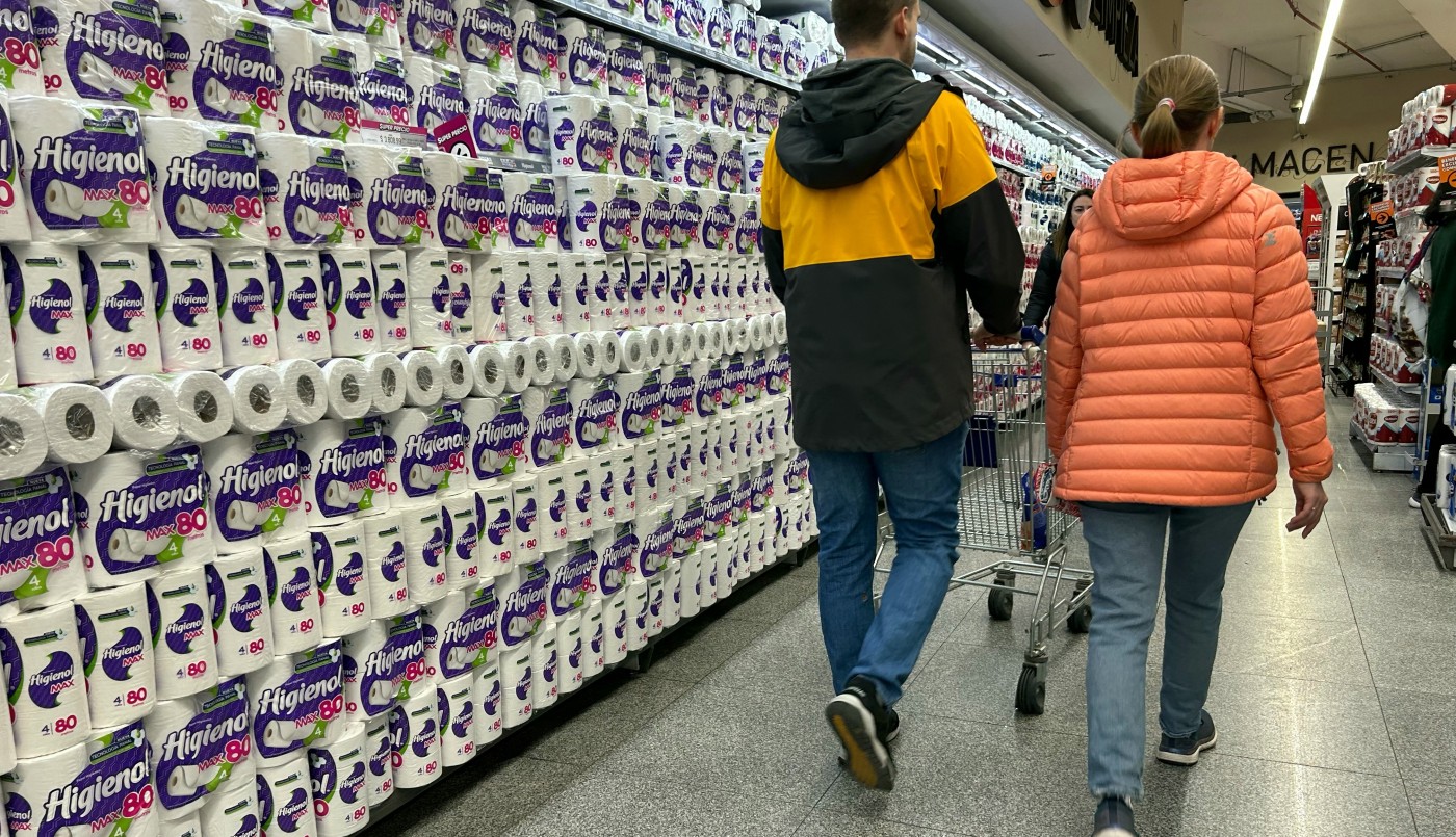Fuerte caída del consumo masivo en marzo: sigue sin mostrar repunte y cayó más del 5% | Economía