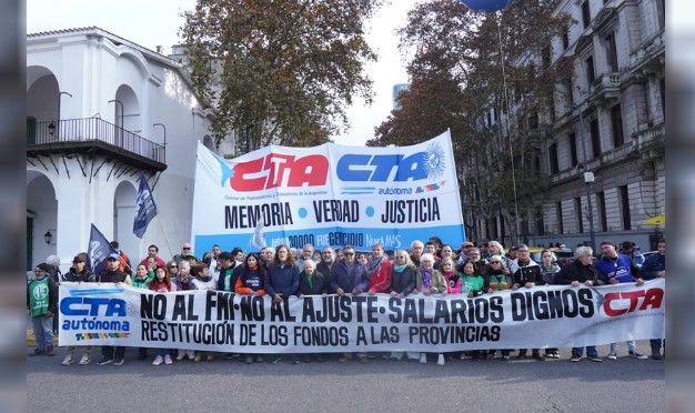 Movimientos sociales, universitarios y gremiales marcharon en el centro contra del Gobierno | Política