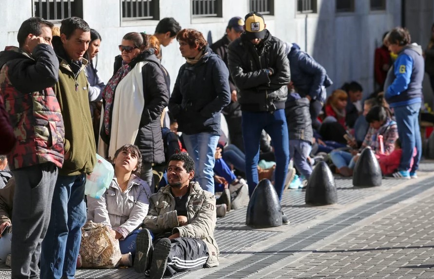El empleo formal sigue en caída y ya se perdieron 314.000 puestos en la era Milei | Economía