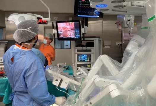La Fundación Favaloro realizó el primer trasplante renal de donante vivo relacionado con asistencia robótica | Actualidad