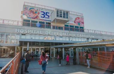 Por primera vez en el Garrahan, dos gemelas fueron trasplantadas en simultáneo | Actualidad