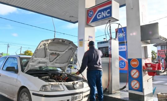 Crece el faltante de GNC en estaciones de servicio ante mayor consumo de hogares por el frío | Economía