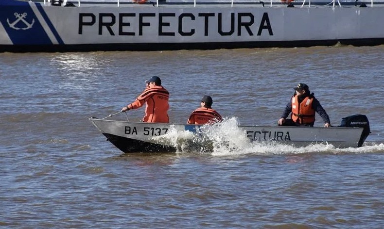 Intensa búsqueda de una embarcación con cinco tripulantes desaparecida en el Río de la Plata | Actualidad