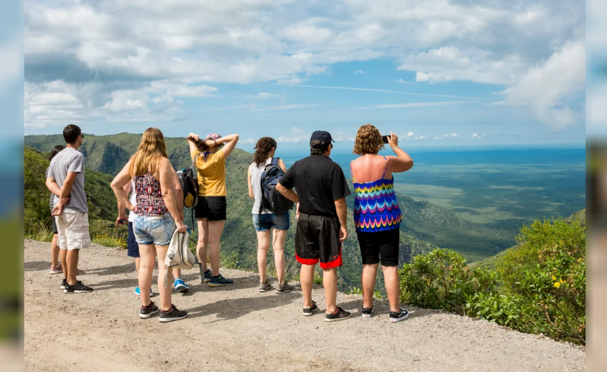Más turistas, menos estadía: los números que dejó el último finde XL del año | Economía