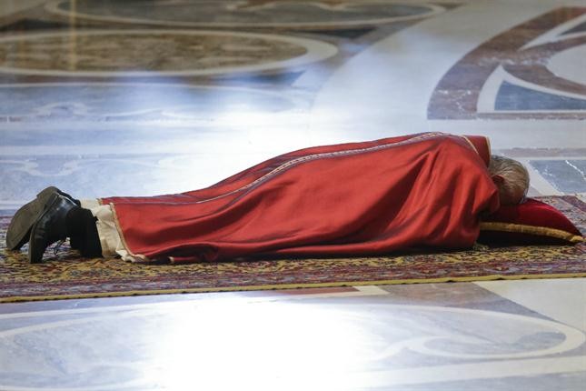 #ViernesSanto: Francisco encabeza la celebración en El Vaticano | Internacionales