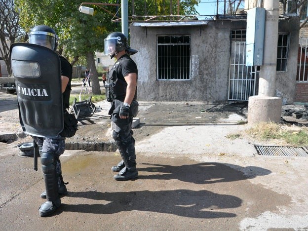 Carro para trasladar motos aplastó a un nene y vecinos agredieron al dueño del rodado | Actualidad