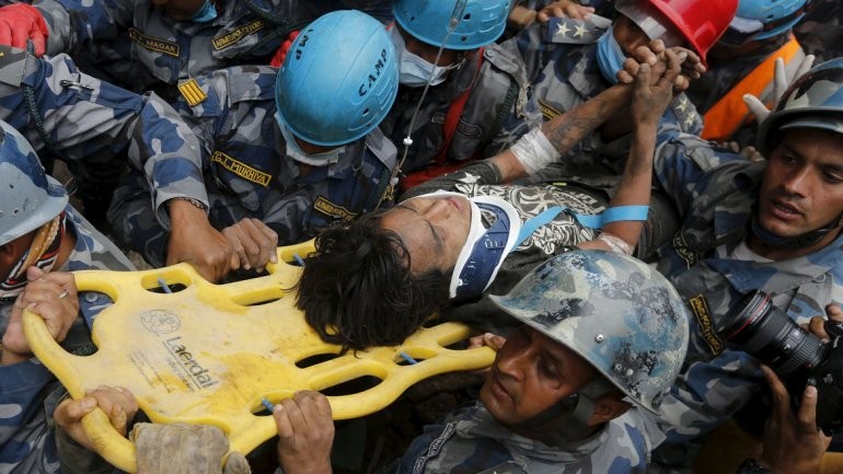 A ocho días del devastador terremoto en Nepal, hallan tres sobrevivientes en la montaña | Internacionales