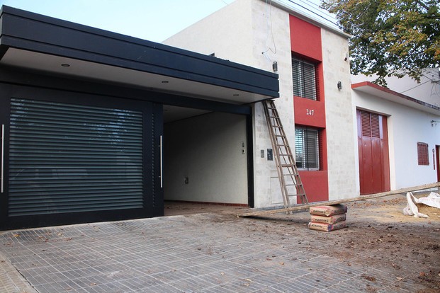 Asaltan a una familia: comen empanadas, toman cerveza, miran Los Simpsons y se llevan todo | Actualidad