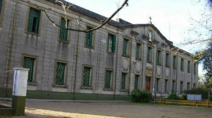 Dos alumnos se grabaron teniendo sexo en el baño de un colegio | Actualidad