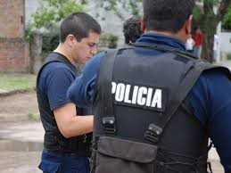 Un joven fue violado y golpeado brutalmente por policías, tras denunciar que habían matado a su perra | Actualidad