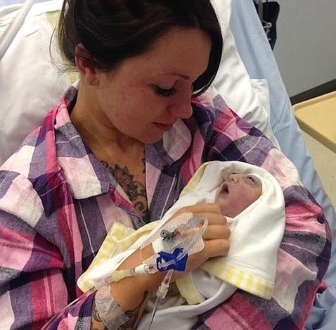 El bebé que vivió 100 minutos y salvó muchas vidas | Internacionales