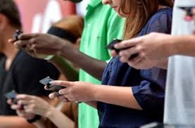 La Justicia le prohibió usar las redes sociales porque publicó la foto de una menor desnuda | Actualidad