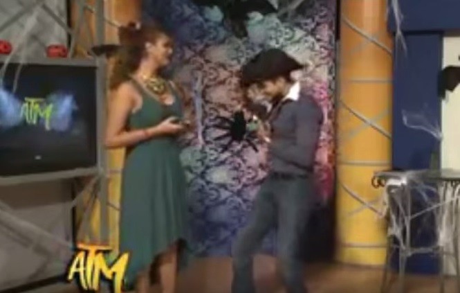 Un presentador de televisión acosó a su compañera en pleno vivo | Internacionales