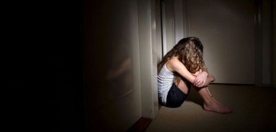 España: detuvieron a una mujer que vendía videos de sus hijas desnudas | Internacionales