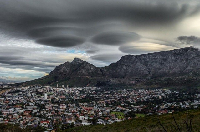 ¿Invasión alienígena? Las extrañas nubes que aparecieron en Sudáfrica | Curiosidades