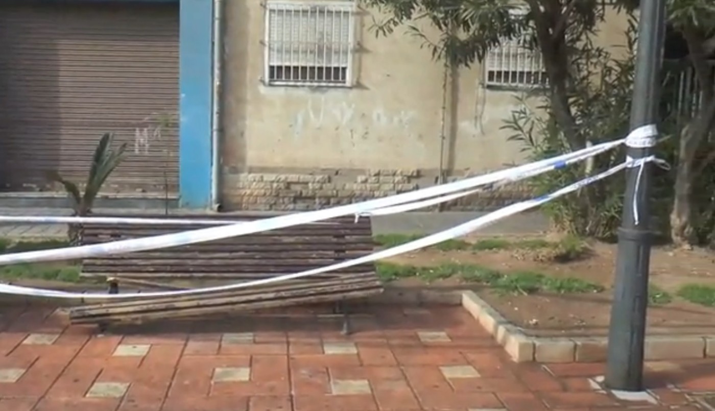 Mujer cayó desde un balcón y sobrevivió, pero golpeó contra un hombre que murió | Internacionales