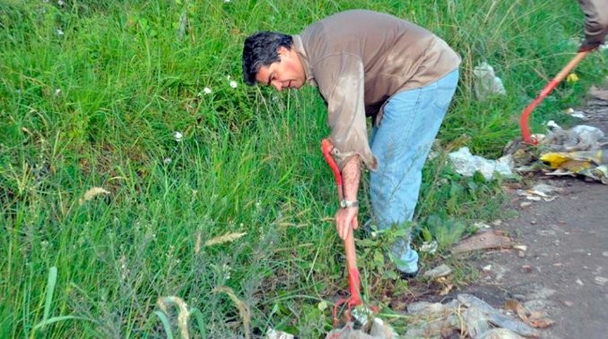 Capitanich intendente: agarró una pala y se puso a limpiar las calles | Política