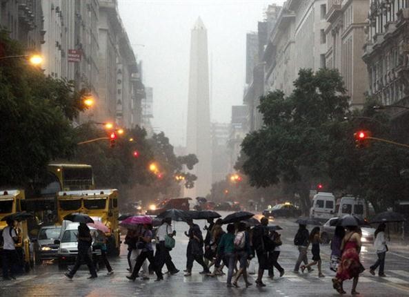 Comienza la semana con chaparrones y tormentas | Actualidad