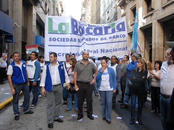 Bancarios lograron un bono de $5.500 y negociarán salarios en enero | Política