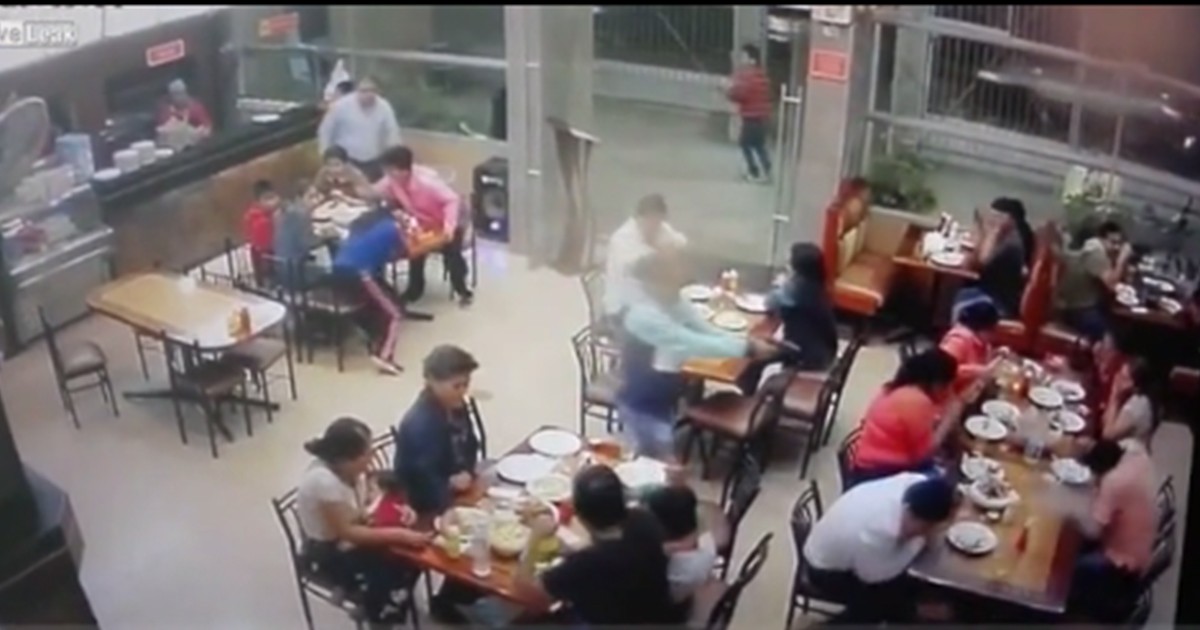 Sicarios entraron a un restaurante y balearon a sangre fría a una familia | Internacionales