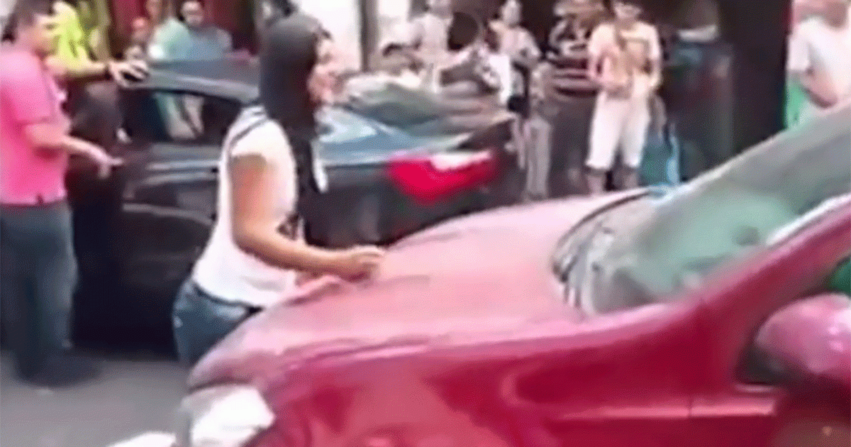 Descubrió a su marido con otra y armó un escándalo en plena calle de Colombia | Internacionales