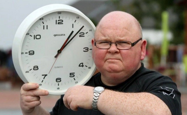 El primer hombre diagnosticado con impuntualidad crónica | Curiosidades