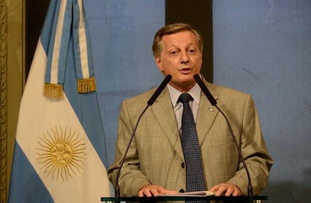 Aranguren estima que "dentro de una semana o diez días" habrá novedades sobre los aumentos de tarifas | Política