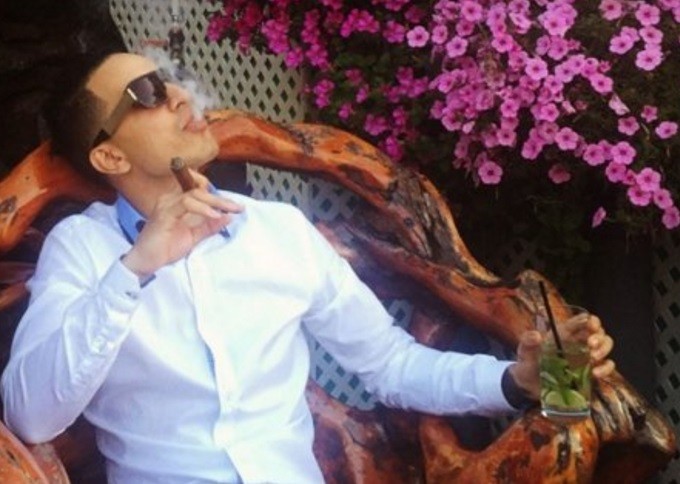 Detuvieron al hombre que hizo desfilar desnuda a su novia | Curiosidades